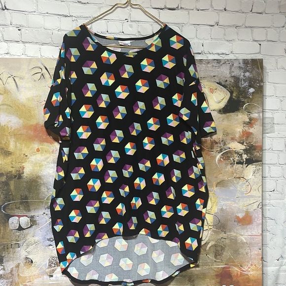 LuLaRoe  IMA Hexagon high-low geometric tunic medium - Picture 4 of 9